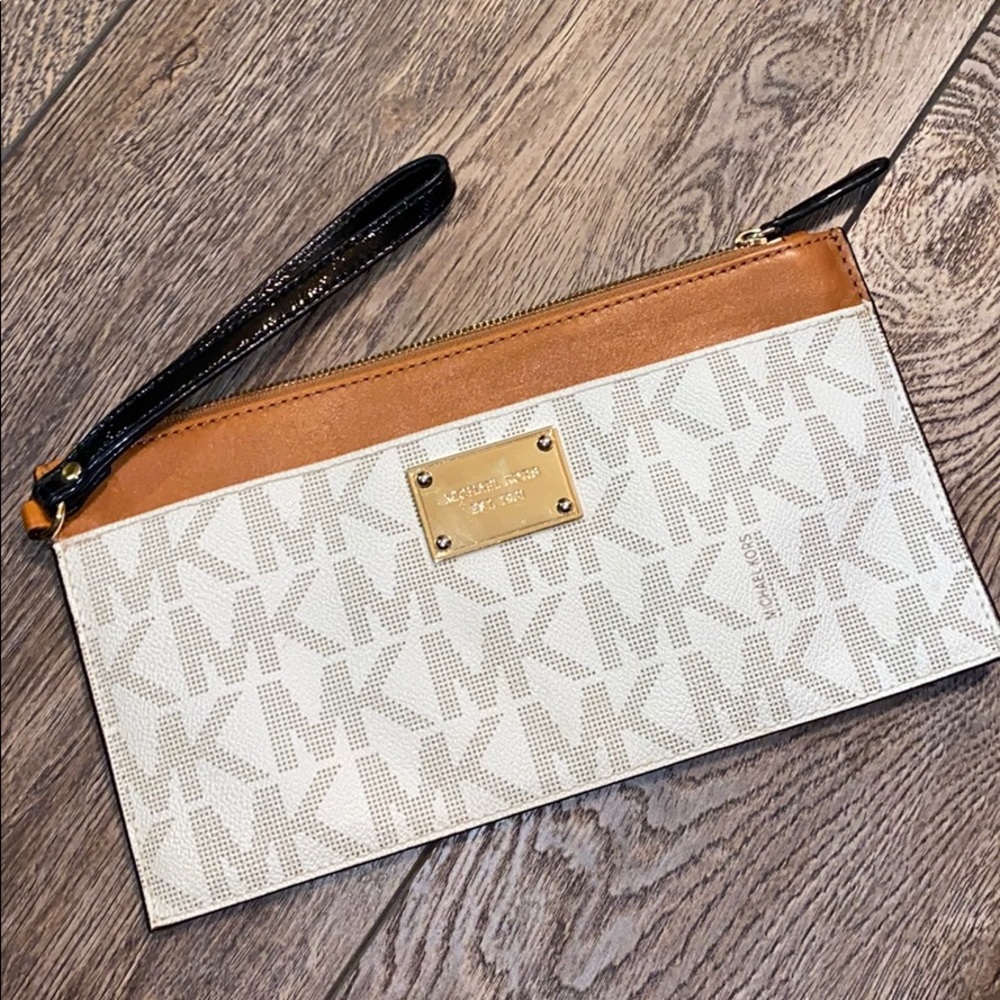 Michael Kors wristlet purse